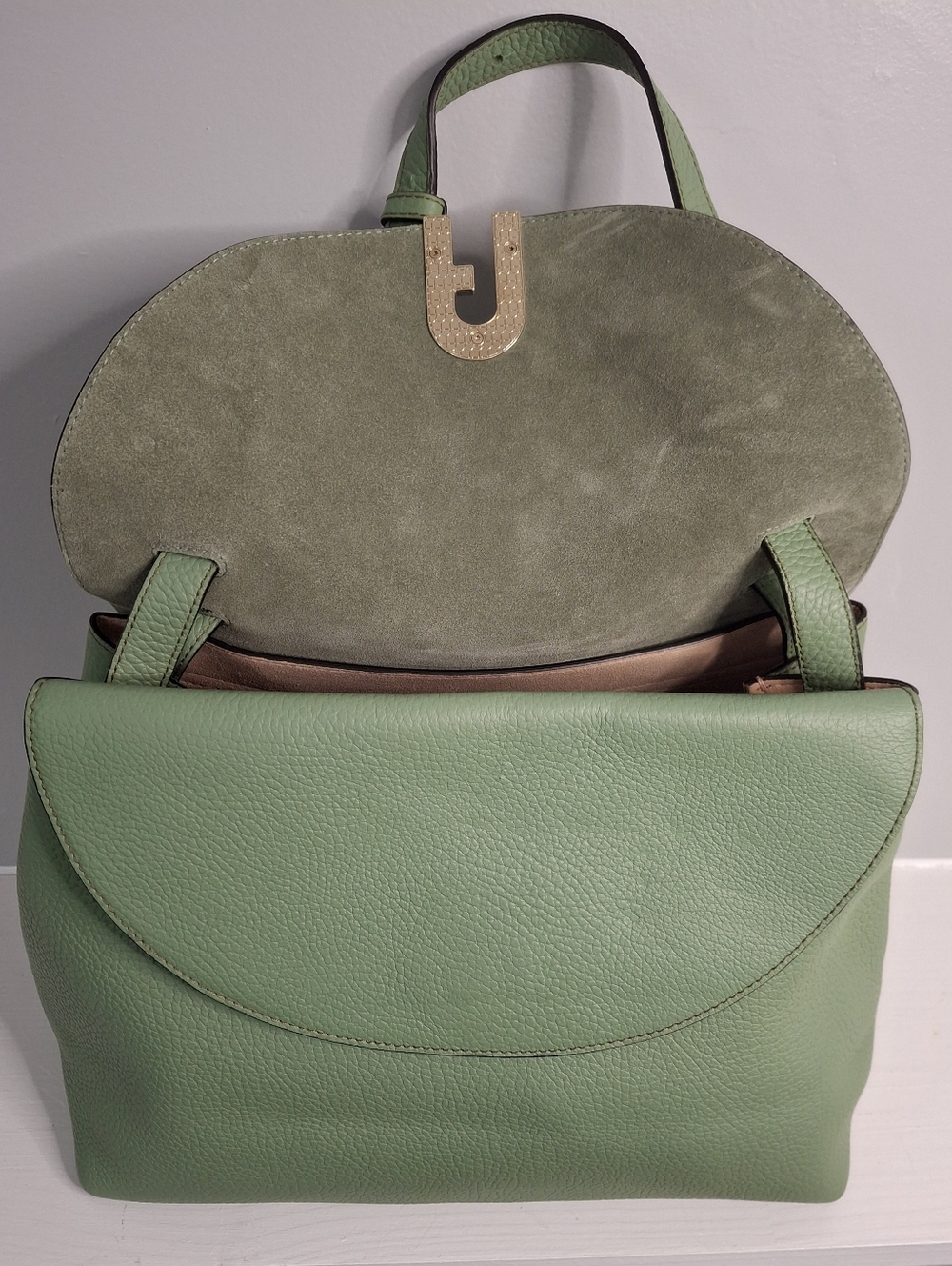 Furla Primula Green Leather Shoulder Bag with Gold Accent - Picture 4 of 5